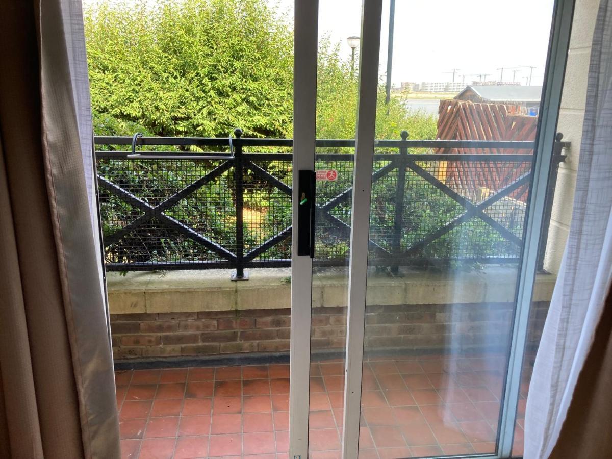 Comfortable Room With Private Balcony And Shared House Londres Exterior foto