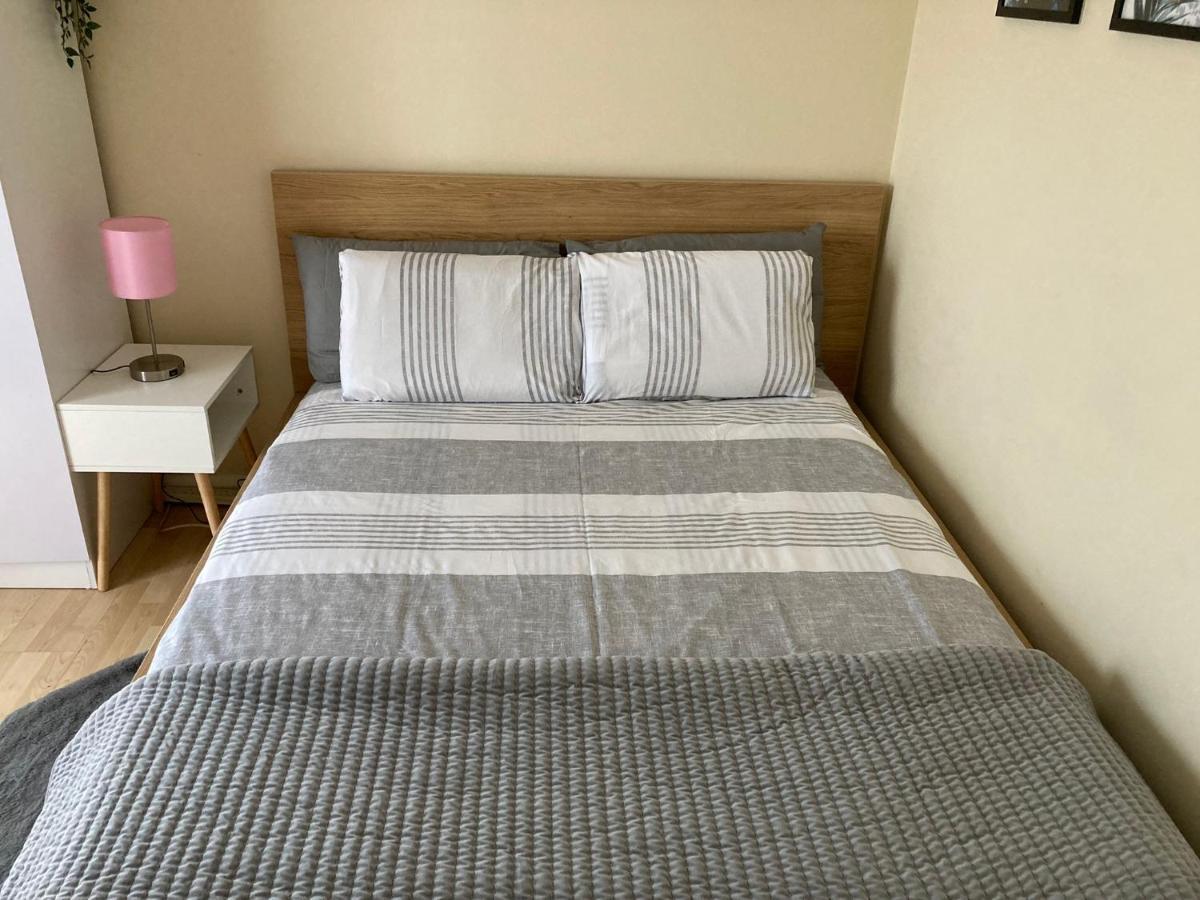 Comfortable Room With Private Balcony And Shared House Londres Exterior foto